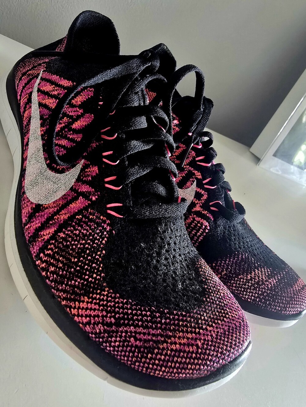 Nike Women's Flyknit Trainers - Black & Pink